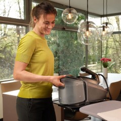Braun CareStyle 7 Pro IS 7286 BK Steam Iron 2700W - Elegant Black & Gold Design for Effortless Ironing!